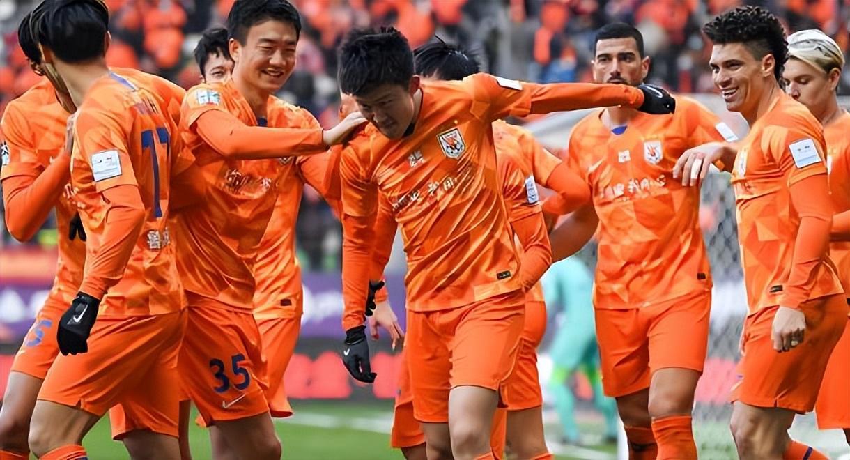 乐鱼体育-吴兴涵本赛季能否留在泰山，已引起球迷热议，曾立下赫赫战功