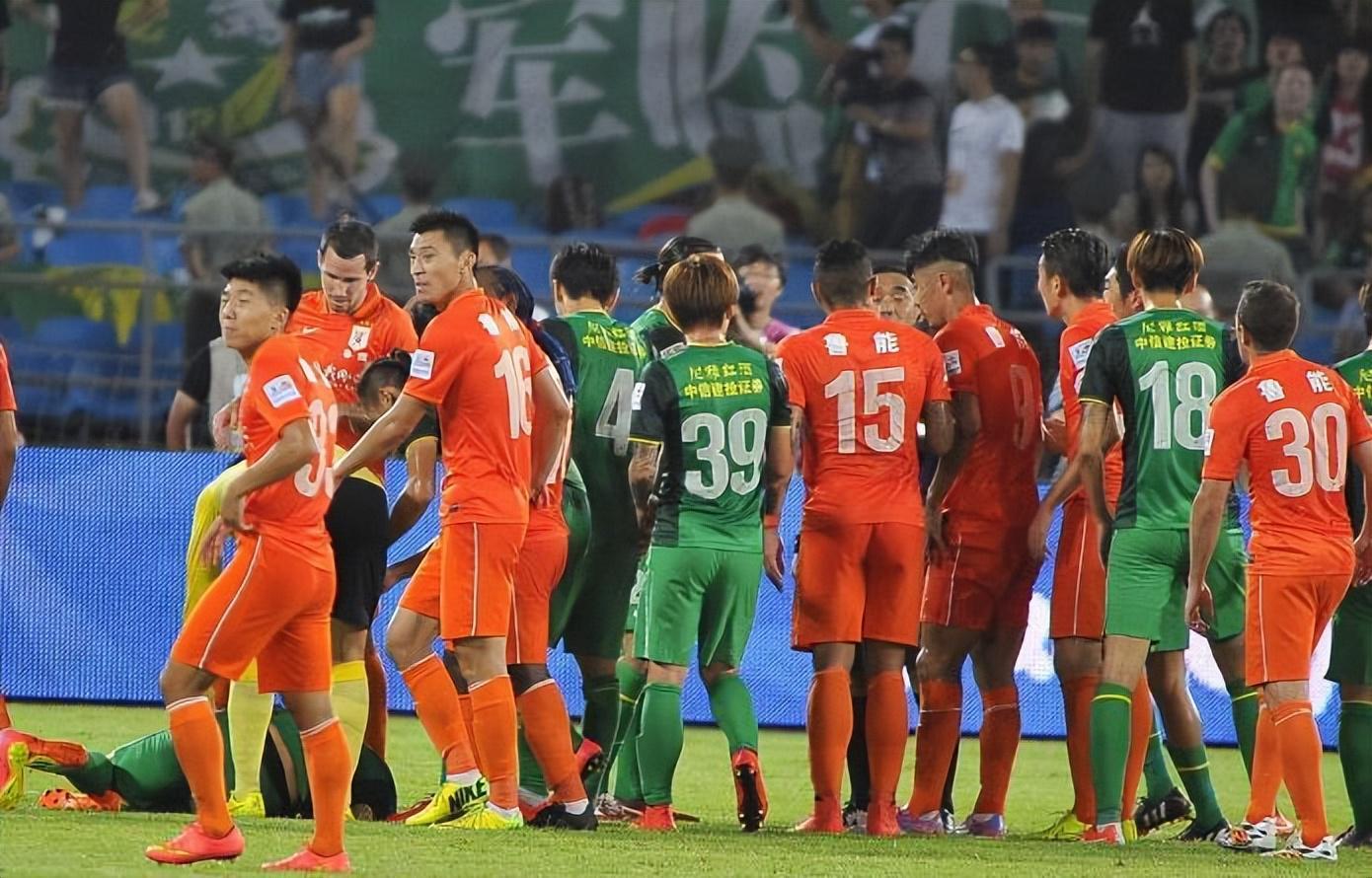 乐鱼体育-吴兴涵本赛季能否留在泰山，已引起球迷热议，曾立下赫赫战功