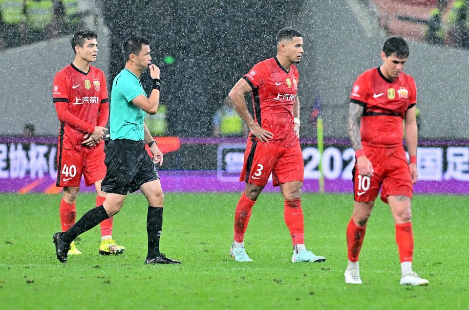 乐鱼体育官网-中超9队被罚分！海港国安遭扣5分，泰山河南罚6分，蓉城等7队幸免
